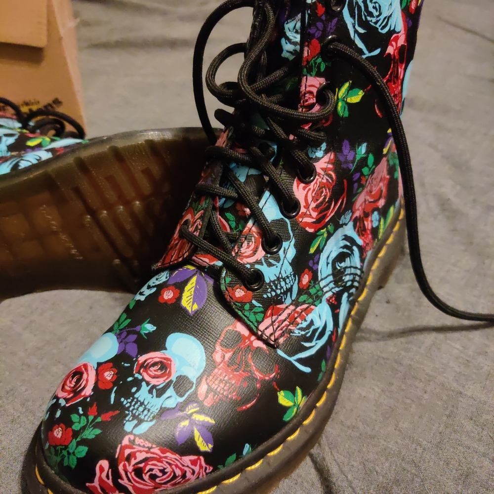 Doc Marten 1460 Skulls and Roses, sz 7/38
